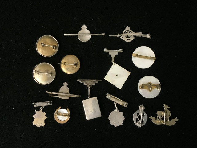 A QUANTITY OF SILVER, METAL, ENAMEL AND SHELL SWEETHEART BROOCHES INCLUDING ESSEX REGIMENT, ROYAL - Image 2 of 2