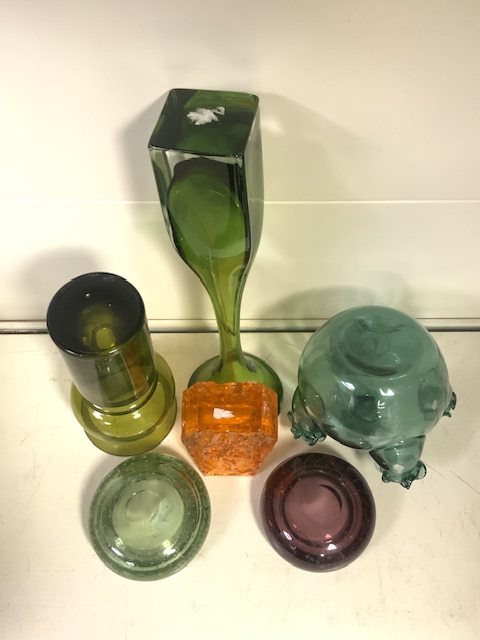 A QUANTITY OF STUDIO ART GLASS, INCLUDING A WHITEFRIARS TEXTURED ORANGE GLASS VASE, TWO CONTROLLED - Image 2 of 2