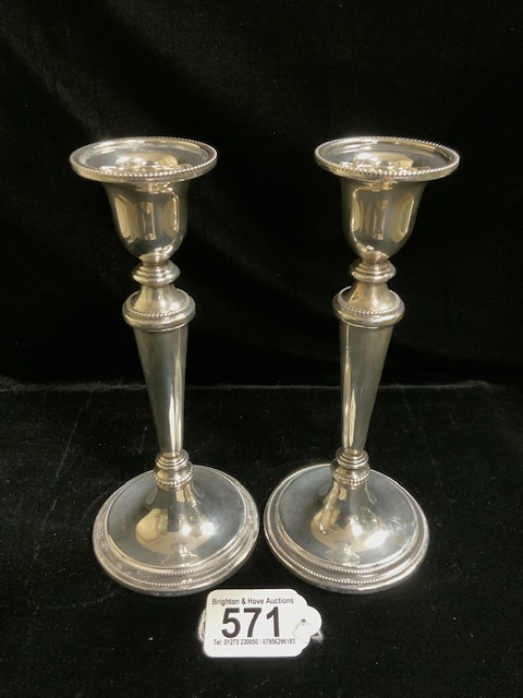 A PAIR OF STERLING SILVER CANDLESTICKS BY BROADWAY & CO; BIRMINGHAM 1989; CIRCULAR FORM, BEAD