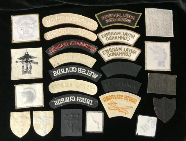 A QUANTITY OF MILITARY CLOTH SHOULDER TITLES INCLUDING SOUTH STAFFORD, AMPHIBIOUS ASSAULT, WELSH - Bild 2 aus 2