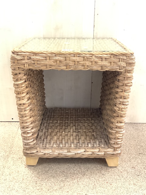 VINTAGE WICKER WORKED SQUARE TABLE 46CM - Image 3 of 3