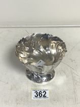 AN EDWARDIAN STERLING SILVER SUGAR BOWL BY ELKINGTON & CO; BIRMINGHAM 1909; CIRCULAR WRYTHEN FORM,