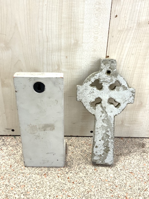 STONE CELTIC CROSS 27 X 15CM WITH A WALL MOUNTED CANDLE HOLDER 26 X 10CM - Image 2 of 2