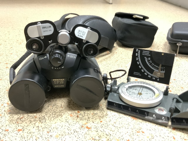 A QUANTITY OF MODERN BINOCULARS, TELESCOPES AND A COMPASS INCLUDING; KONUSTAR, SCOUT, SWALLOW AND - Image 2 of 3