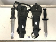 TWO DIVING KNIVES; DIVE DYNAMICS / PLAY RIGHT; EACH IN SHEATH