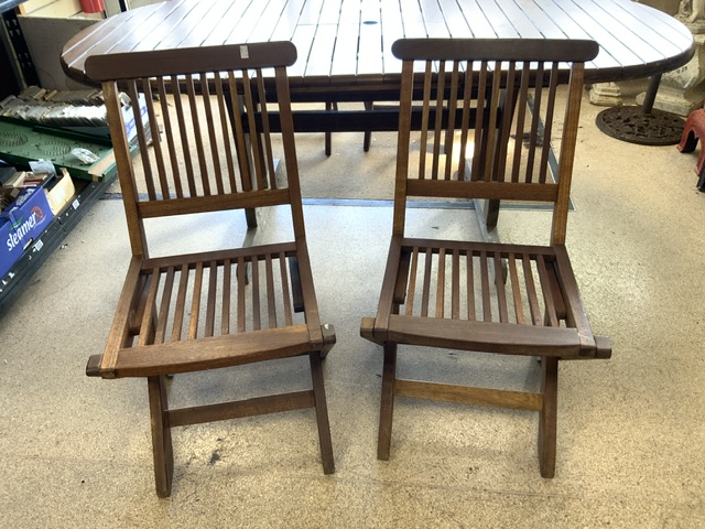 TEAK GARDEN TABLE WITH FOUR FOLDING GARDEN CHAIRS - Image 2 of 4