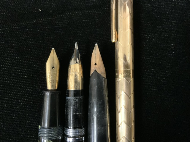 FOUR VINTAGE WRITING PENS, THREE WITH NIBS STAMPED '14K', INCLUDING; SHEAFFERS, CONWAY STEWART, - Image 2 of 3