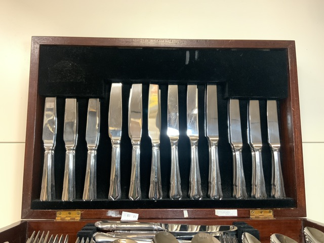 LARGE CANTEEN OF CUTLERY STAINLESS STEEL - Image 3 of 4