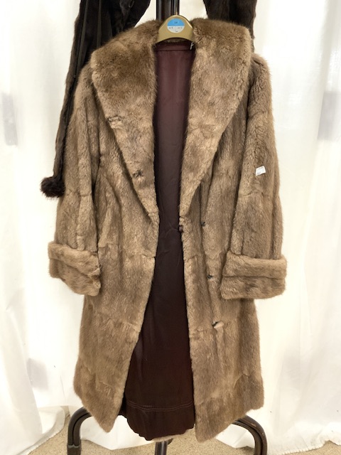 EIGHT FUR CLOTHING ITEMS INCLUDING SIX FULL-LENGTH; FULLY-LINED COATS; BROWN & BEIGE COLOURS, A - Image 11 of 12
