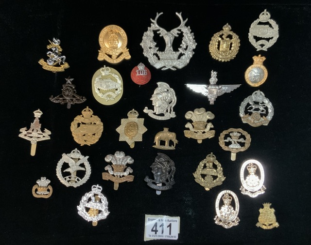 A QUANTITY OF MILITARY METAL CAP BADGES, INCLUDING; TANK CORPS, THE WELCH, ROYAL HAMPSHIRE AND