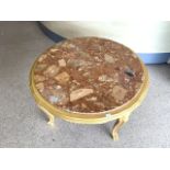 A ROUND MARBLE-TOP ORNATE LOW COFFEE TABLE WITH A DECORATIVE GOLD STAND