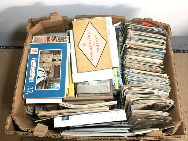 QUANTITY OF ANTIQUE AND VINTAGE POSTCARDS - Image 2 of 3