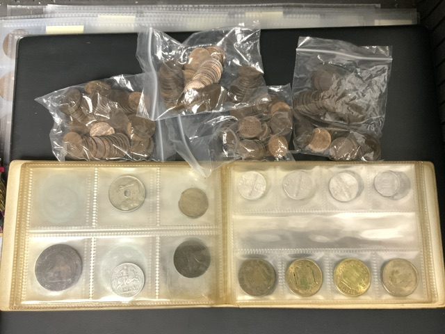 A METAL CASE CONTAINING VARIOUS COINS; IN FOLDERS AND LOOSE - Image 2 of 8