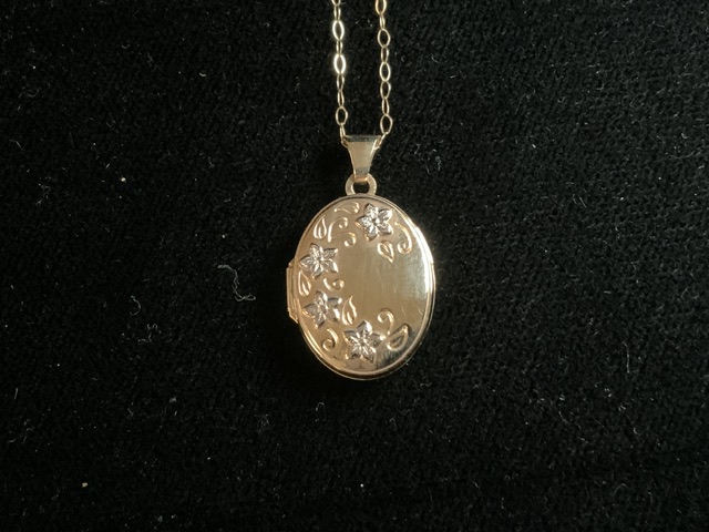 375 GOLD AND PLATINUM LOCKET WITH A 375 GOLD NECKLACE; 18 INCH; 2.4 GRAMS - Image 3 of 3