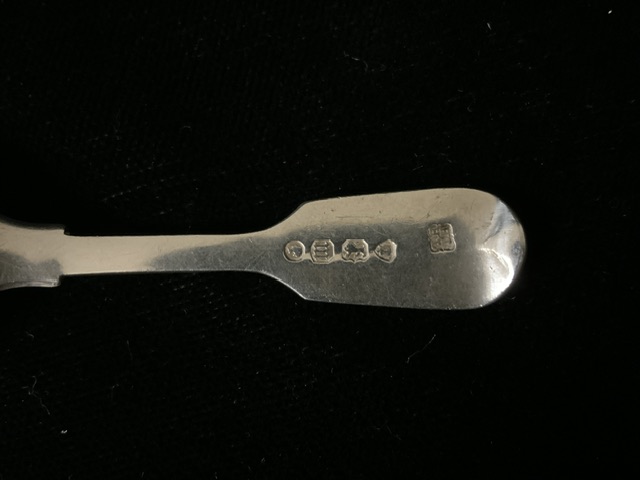 VICTORIAN HALLMARKED SILVER CADDY SPOON WITH FLORAL ENGRAVED BOWL; DATED 1867; BY H.J.LIAS & SON; - Image 2 of 2