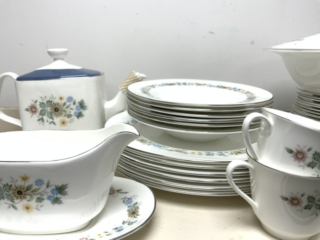 ROYAL DOULTON PART DINNER AND TEA SERVICE 'PASTORALE' PATTERN - Image 4 of 6