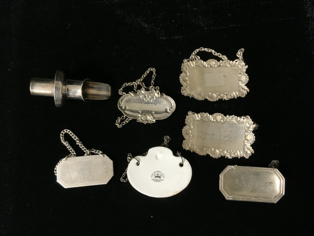 A QUANTITY OF DECANTER / BOTTLE LABELS INCLUDING; STERLING SILVER 'WHISKY'; BIRMINGHAM 2003, A - Image 3 of 3