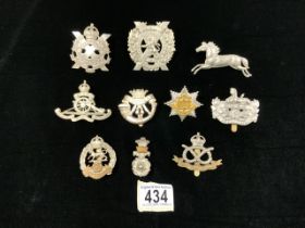 A QUANTITY OF MILITARY METAL CAP BADGES INCLUDING; ROYAL HAMPSHIRE, GLOUCESTERSHIRE, FIRST HANTS