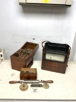 AN ANTIQUE MEDICAL/ SURGICAL ELECTRO-THERAPY / ELECTRIC SHOCK DEVICE / MACHINE, RECTANGULAR WOODEN