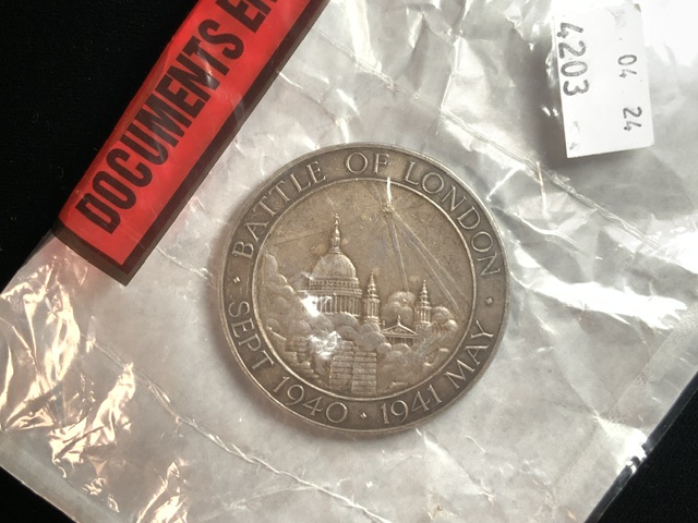 BATTLE OF LONDON COMMEMORATIVE MEDAL / COIN; ONE SIDE DEPICTING ST PAULS; THE OTHER THE TOWER OF - Image 2 of 2