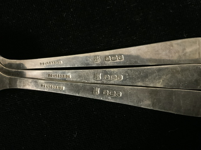 CASED HALLMARKED SILVER ART DECO STYLE SPOONS BY COOPER BROTHERS; DATED 1945; 103 GRAMS - Image 2 of 2