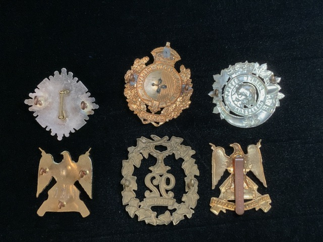 A QUANTITY OF MILITARY METAL CAP BADGES INCLUDING; ROYAL SCOTS DRAGOONS, ROYAL MALTA AND OTHERS - Image 2 of 3