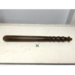 A VINTAGE WOODEN TRUNCHEON; CARVED GRIP HANDLE; THE SHAFT ENGRAVED 'HX' OVER 'C'; LENGTH 34CM