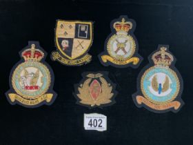 A QUANTITY OF MILITARY / RAF CLOTH BADGES / PATCHES INCLUDING ARMOURED CAR COMPANY AND OTHERS
