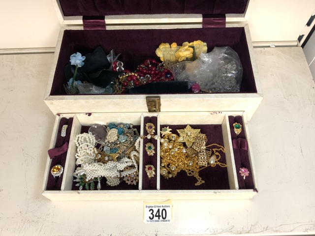 MIXED VINTAGE COSTUME JEWELLEY AND BOX WITH PEARLS