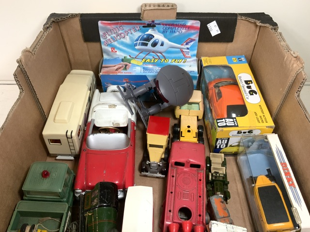 MIXED VINTAGE TOYS INCLUDES DINKY, LESNEY AND MORE - Image 4 of 4