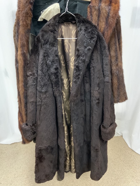 EIGHT FUR CLOTHING ITEMS INCLUDING SIX FULL-LENGTH; FULLY-LINED COATS; BROWN & BEIGE COLOURS, A - Image 6 of 12