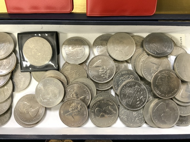 A QUANTITY OF VINTAGE JERSEY COINS, MOSTLY TWENTY FIVE PENCE AND OTHERS - Image 3 of 4