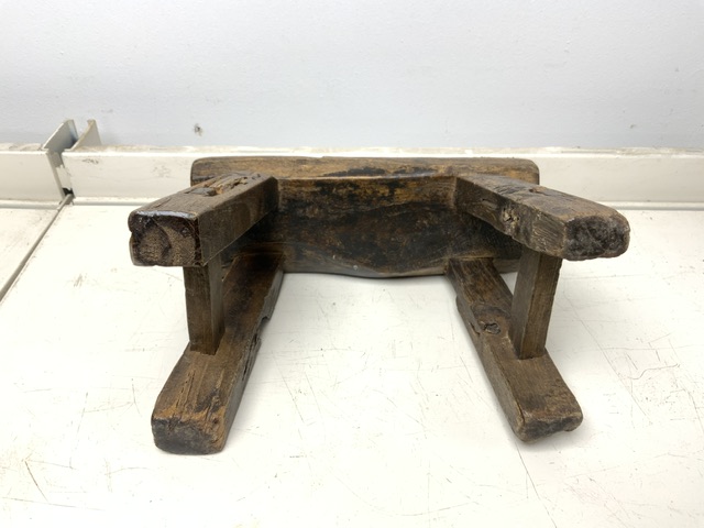 ANTIQUE EARLY MILKING STOOL; 25 X 18CM - Image 2 of 2