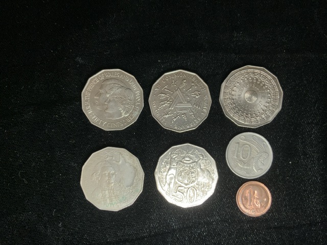 THIRTY NINE AUSTRALIAN USED COINAGE; 50p; 1970s AND 1980S; 628 GRAMS - Image 2 of 2