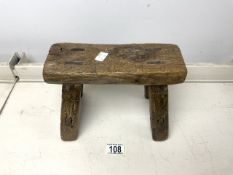 ANTIQUE EARLY MILKING STOOL; 25 X 18CM