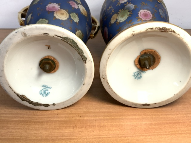 PAIR OF NORITAKE PORCELAIN 2 HANDLED BALUSTER SHAPED VASES PAINTED FLORAL SPRAYS WITHIN POWDER - Image 3 of 3