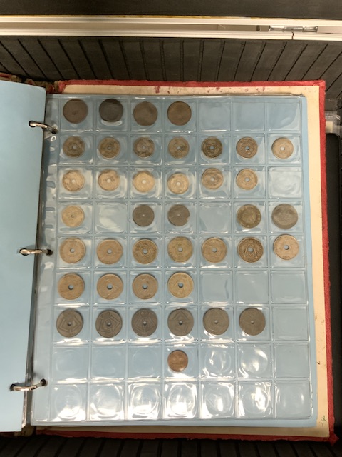 A METAL CASE CONTAINING VARIOUS COINS; IN FOLDERS AND LOOSE - Image 5 of 8