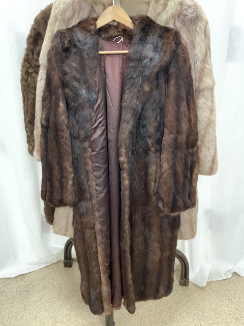 EIGHT FUR CLOTHING ITEMS INCLUDING SIX FULL-LENGTH; FULLY-LINED COATS; BROWN & BEIGE COLOURS, A - Image 8 of 12