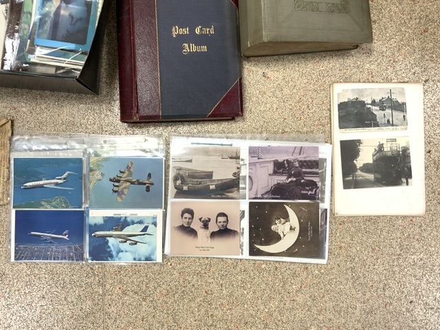 QUANTITY OF VINTAGE POSTCARDS, POSTCARD ALBUMS AND ACCESSORIES WITH OTHER EPHEMERA - Image 4 of 5