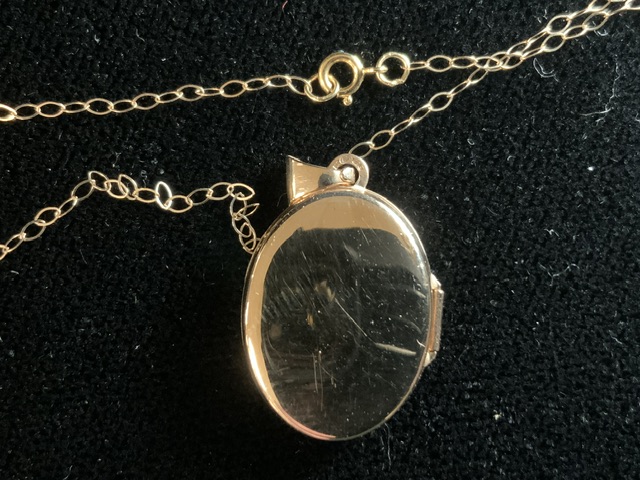 375 GOLD AND PLATINUM LOCKET WITH A 375 GOLD NECKLACE; 18 INCH; 2.4 GRAMS - Image 2 of 3