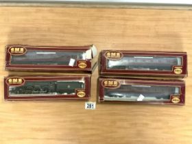 1970S AIRFIX GMR OO SCALE MODEL TRAIN WITH THREE CARRIAGES