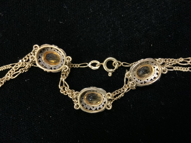A VINTAGE CITRINE 18 CARAT GOLD NECKLACE; THE CLASP STAMPED '750'; THE THREE OVAL CITRINES IN - Image 3 of 3