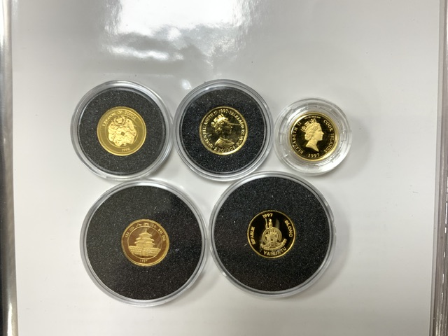 A COLLECTION OF 'THE SMALLEST GOLD COINS IN THE WORLD'; MDM CROWN COLLECTIONS LIMITED; COMPRISING; - Image 3 of 5