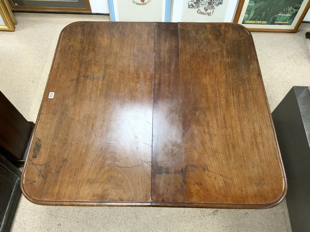 VICTORIAN MAHOGANY DINING TABLE; 129 X 124 X 67CM - Image 2 of 3