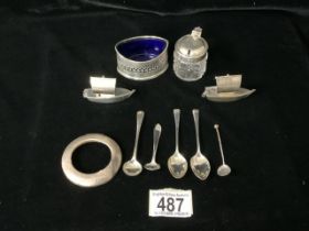 MIXED HALLMARKED SILVER AND STERLING SILVER ITEMS INCLUDES PAIR OF STERLING SILVER PEPPERS AS BOATS