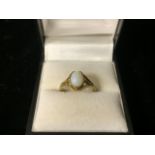 VINTAGE 10K GOLD RING WITH A FIRE OPAL; 2 GRAMS; SIZE M