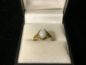 VINTAGE 10K GOLD RING WITH A FIRE OPAL; 2 GRAMS; SIZE M