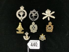 A QUANTITY OF MILITARY METAL CAP BADGES INCLUDING; AAC, SCOTTISH HORSE, LONDON ARMOURED CAR