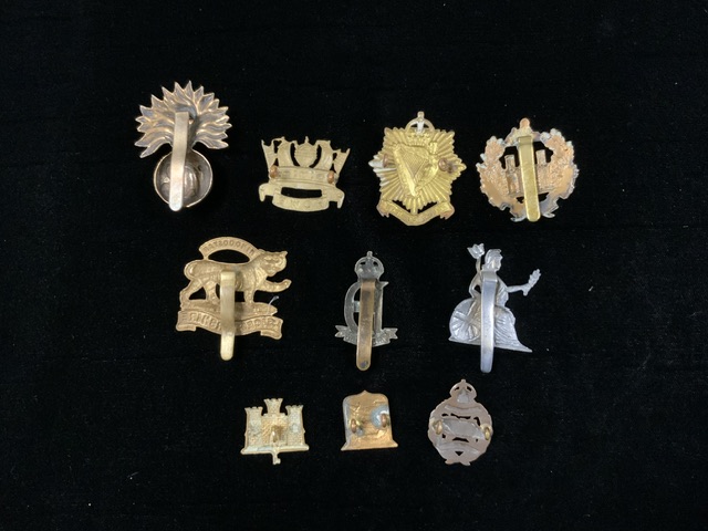 A QUANTITY OF MILITARY METAL CAP BADGES INCLUDING; TANK CORPS, ESSEX REGT. DRAGOONS AND OTHERS - Image 2 of 2