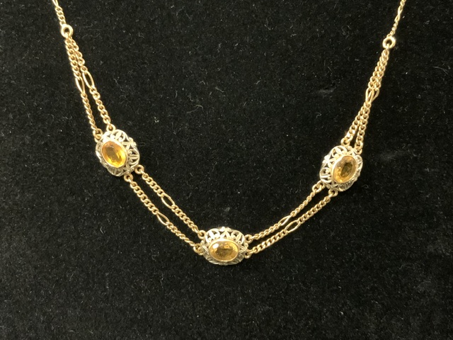 A VINTAGE CITRINE 18 CARAT GOLD NECKLACE; THE CLASP STAMPED '750'; THE THREE OVAL CITRINES IN - Image 2 of 3